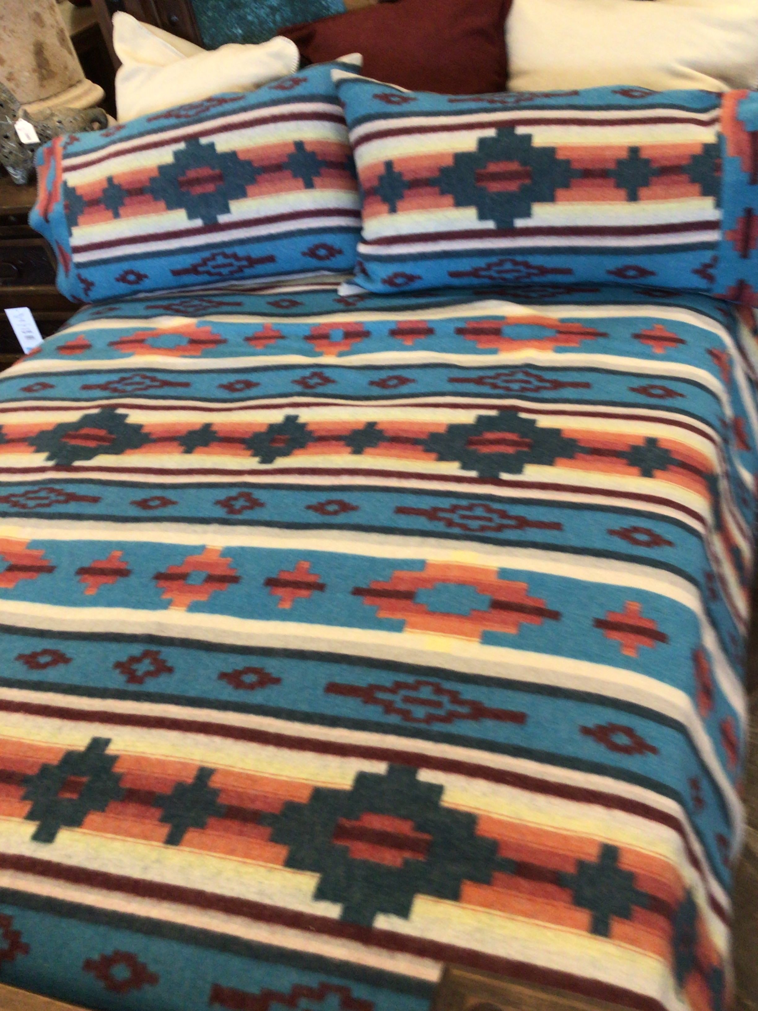 Crystal Creek Queen Set Bedspread Shams & Pillows Queen 88x92" Inserts Included"
