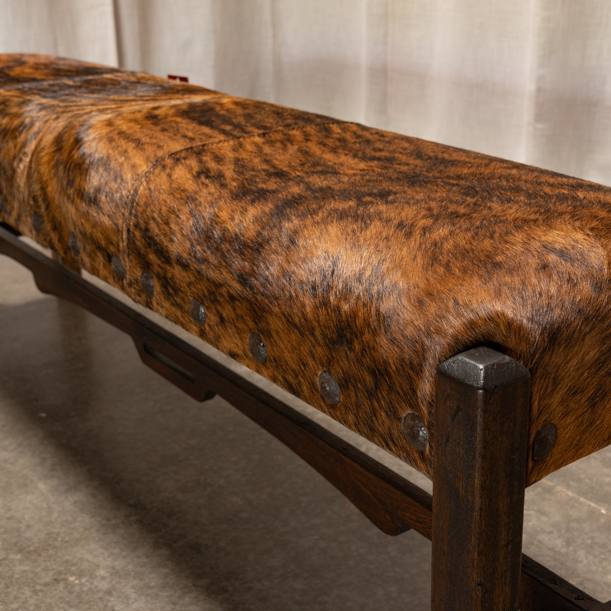 Bench Nevada Dark Distressed/Hair On Hide