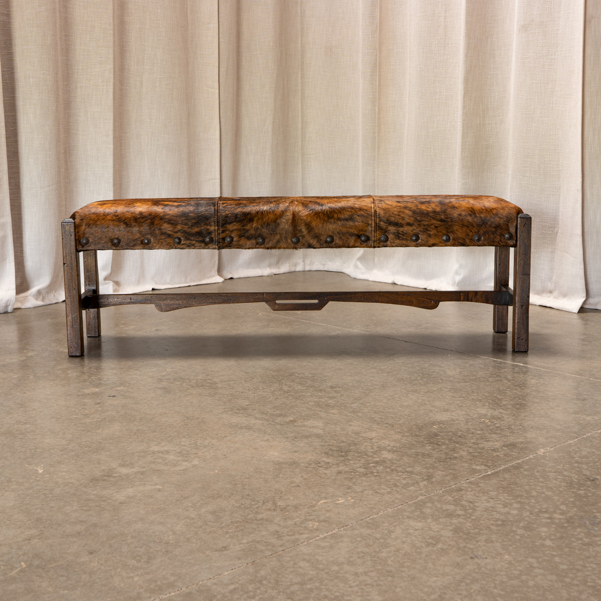 Bench Nevada Dark Distressed/Hair On Hide