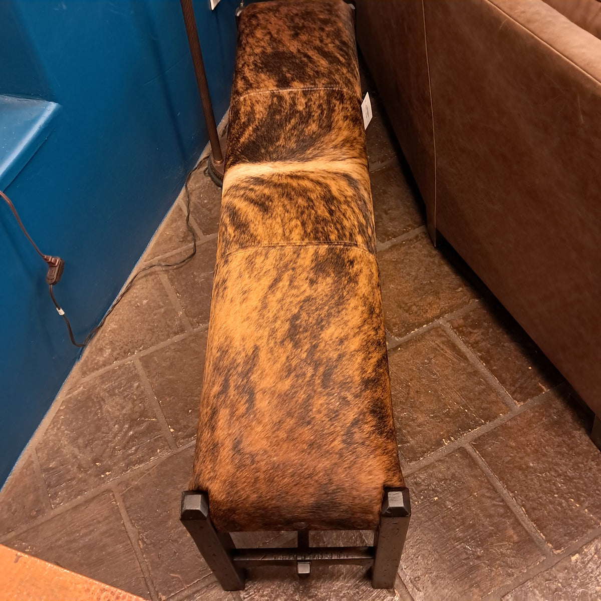 Bench Nevada Dark Distressed/Hair On Hide