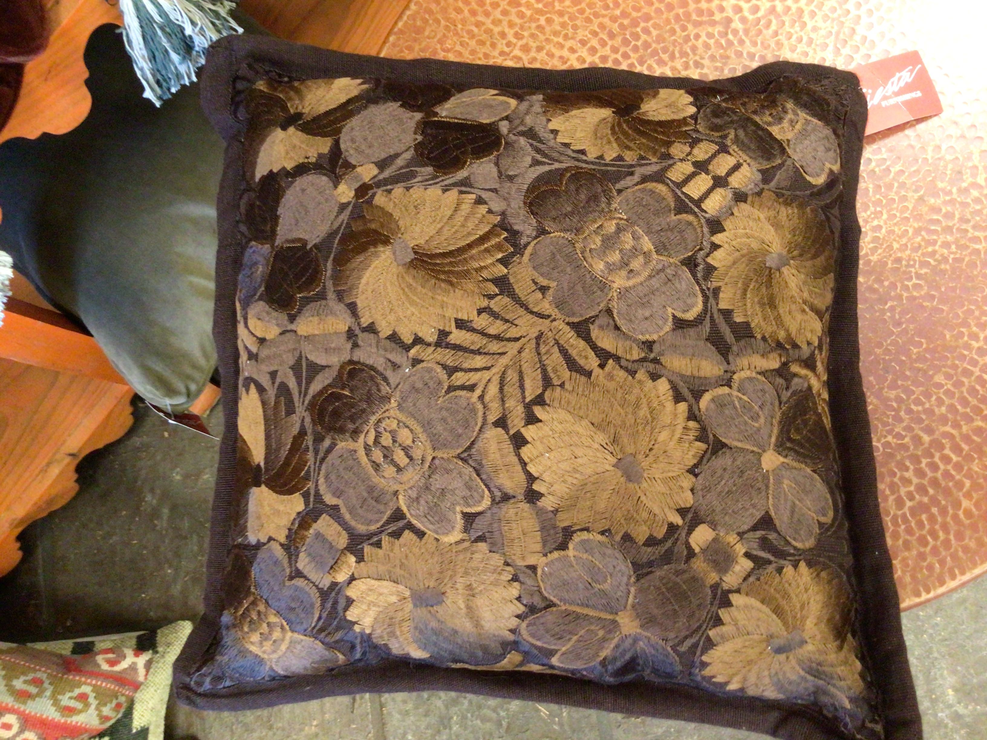 Pillow Bordado" El Arbol Magico Rugs"