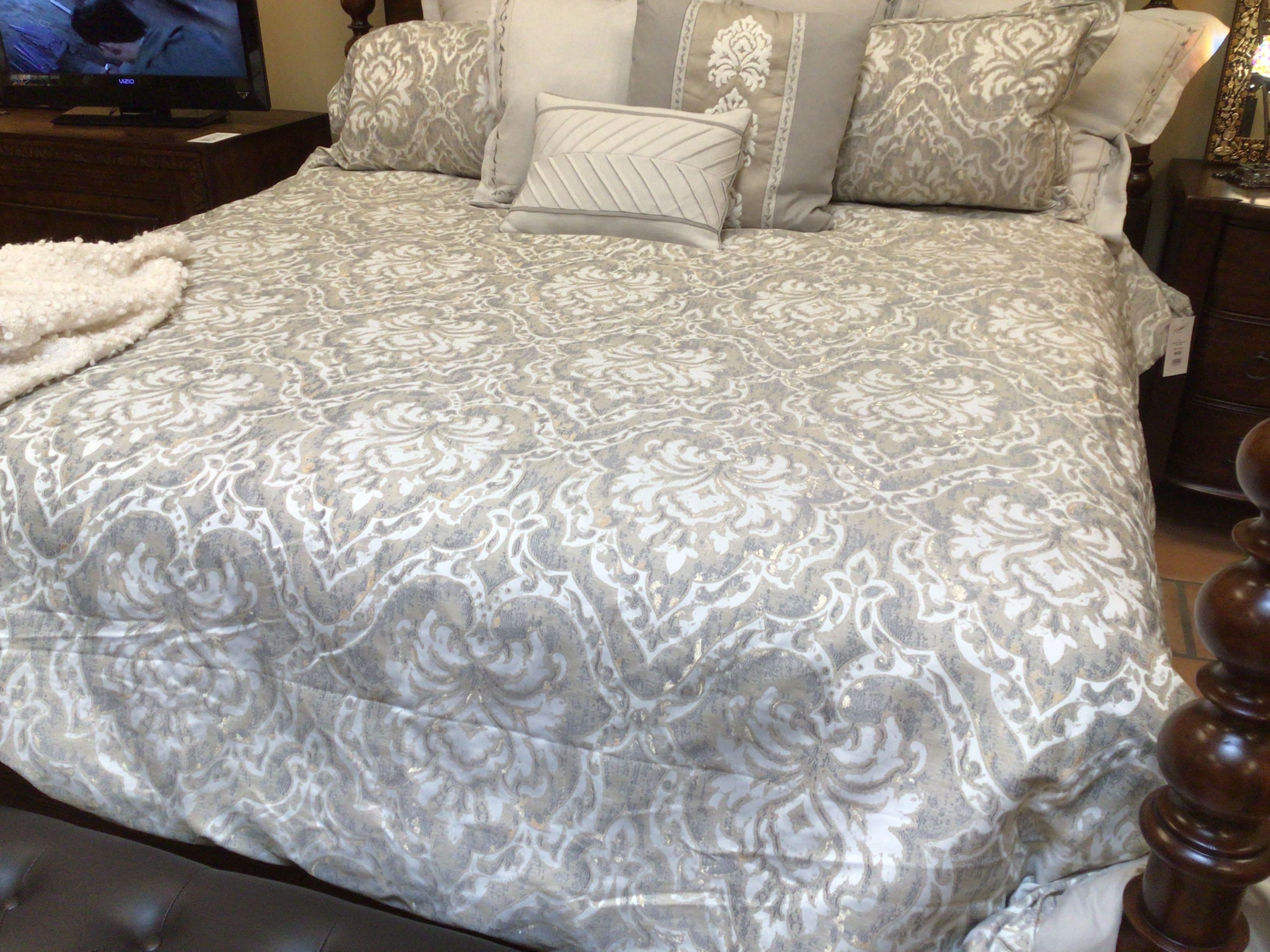 Madison Park Signature Comforter Set Manor Queen Grey