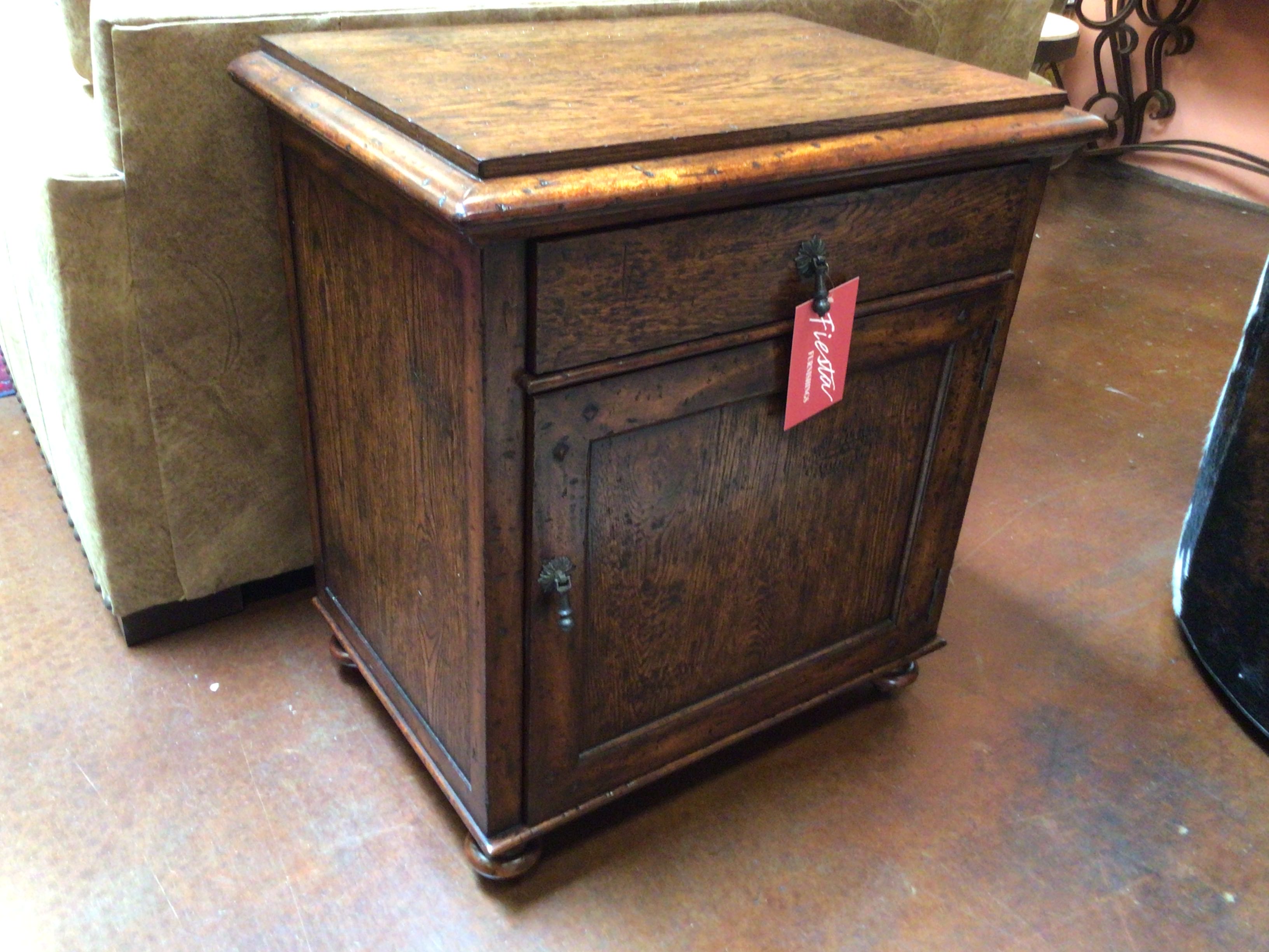 Althorp Collection Bedside Table Olivera 26x18x28