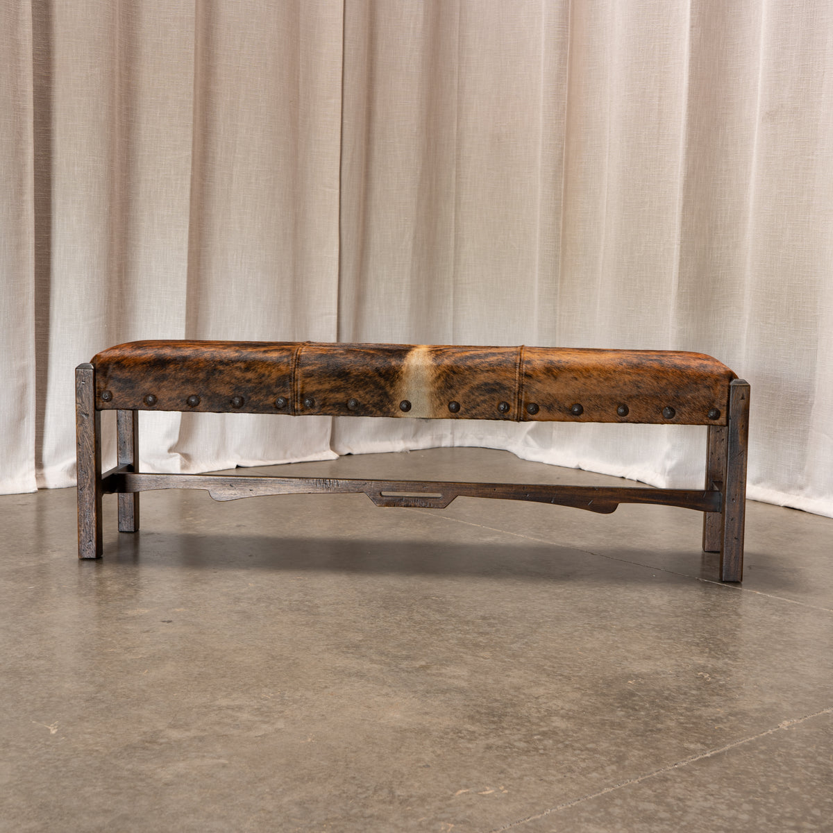 Bench Nevada Dark Distressed/Hair On Hide