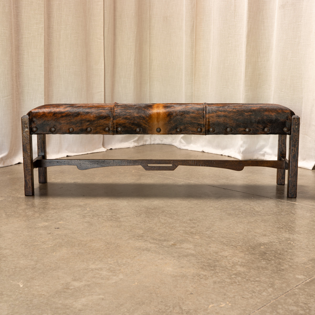 Bench Nevada Dark Distressed/Hair On Hide