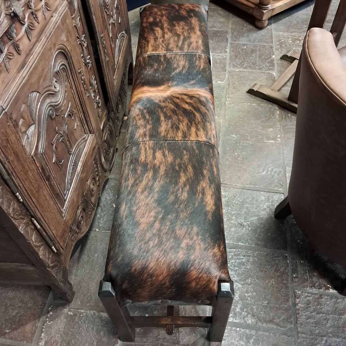 Bench Nevada Dark Distressed/Hair On Hide