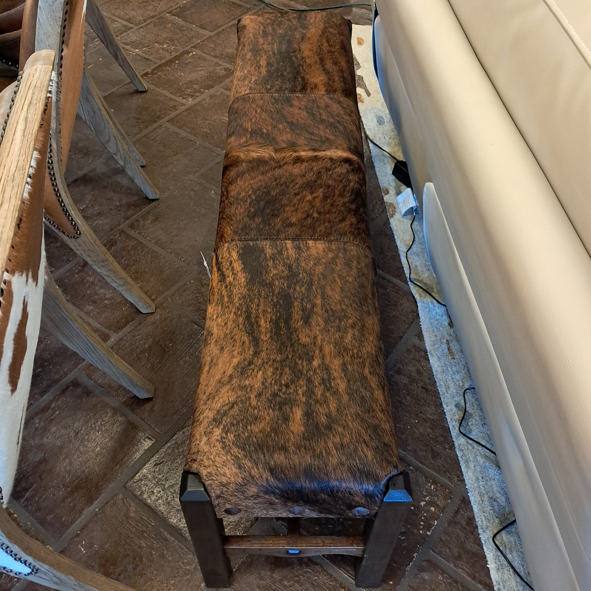 Bench Nevada Dark Distressed/Hair On Hide